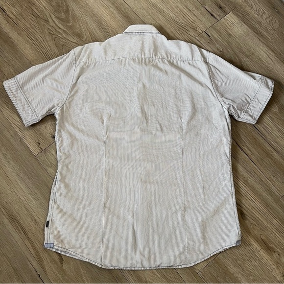 Men's Striped Casual Button Down Shirt - Picture 7 of 7